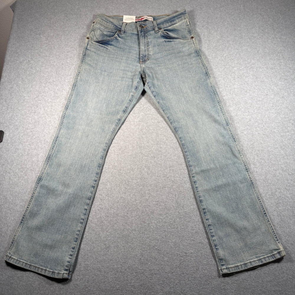 Wrangler Mens Bootcut Jeans Light Wash Slim Seat Thigh 30x30 NWT 112342569